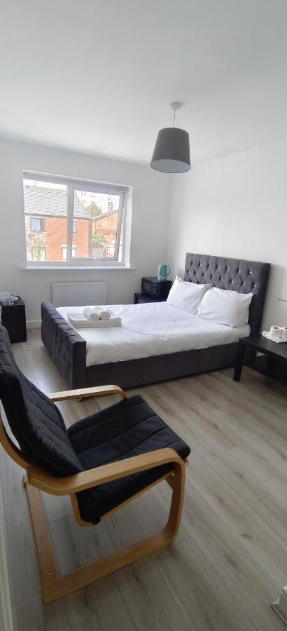 Free Car Park And Walk To Coop, Etihad, Piccadilly Manchester Bagian luar foto